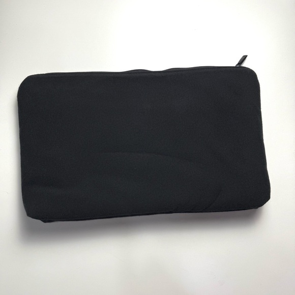 Chanel Beauté Midnight Black Pouch - Picture 4 of 10